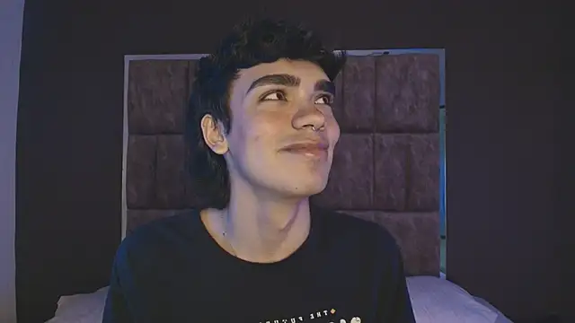 JoeCollins  online show from November 4, 2025, 11:04 pm