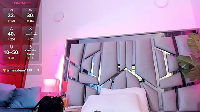  valeria saenz  online show from October 18, 2025, 4:04 am