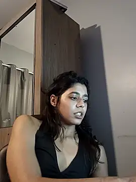 Maricamposs online show from November 3, 2025, 7:37 pm