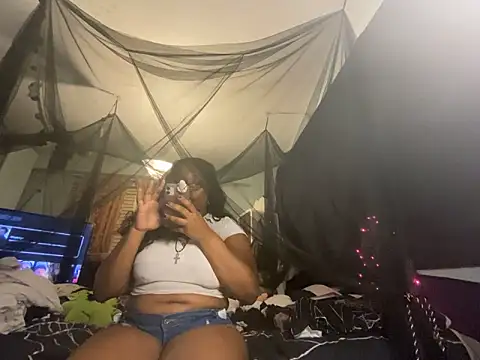 ebunnybri online show from September 9, 2025, 3:17 am