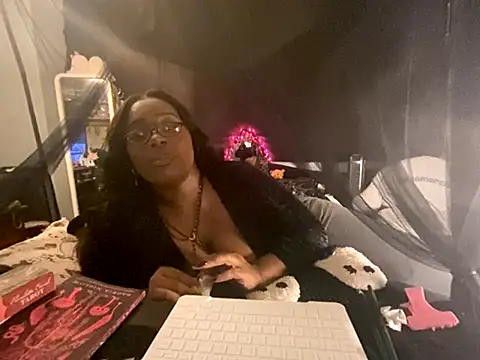ebunnybri online show from September 12, 2025, 2:22 am