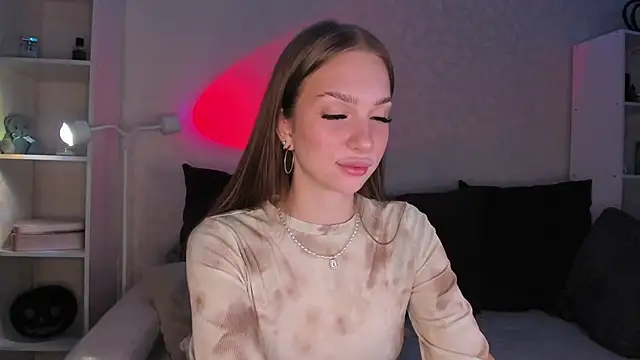 AliceLababy  online show from November 5, 2025, 4:12 am