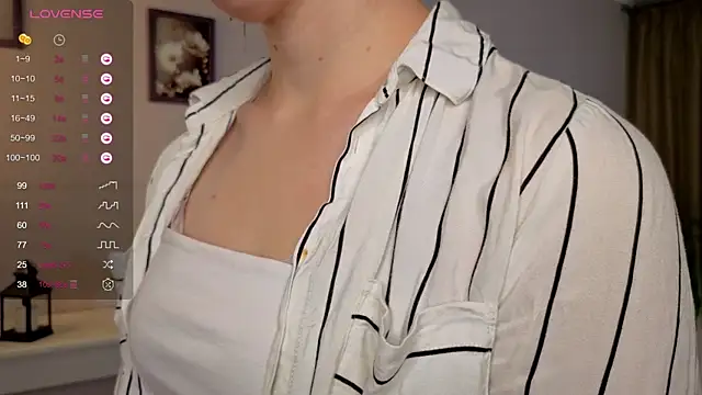 Snapshot of JuliannaWenger chatting on September 14, 2025, 5:23 pm JuliannaWenger online show from September 14, 2025, 5:23 pm