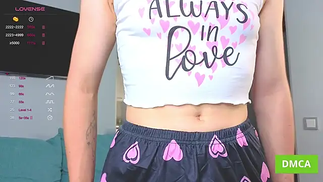 Snapshot of JuliannaWenger chatting on October 23, 2025, 5:01 pm JuliannaWenger online show from October 23, 2025, 5:01 pm