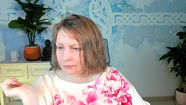 TiffanyBrauny online show from September 20, 2025, 9:21 am