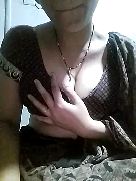 Hottestgirll online show from November 2, 2025, 7:27 pm