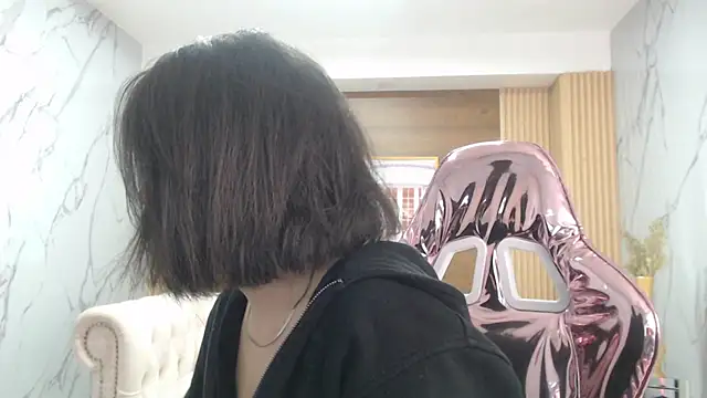 sara lopez s online show from March 31, 2026, 1:33 pm