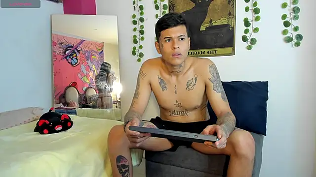 Snapshot of rosse_dredd chatting on October 20, 2025, 12:33 am rosse dredd online show from October 20, 2025, 12:33 am