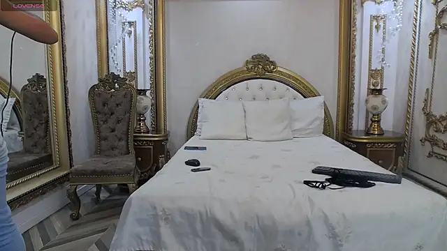 ZaraRoux online show from October 24, 2025, 8:16 pm