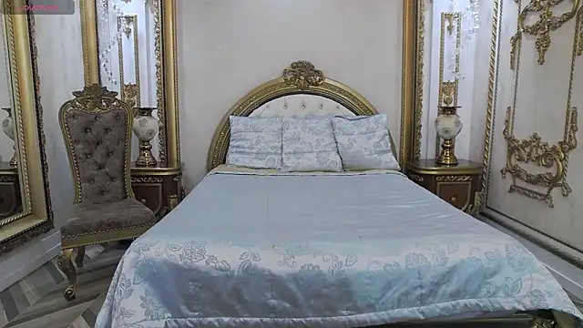 ZaraRoux online show from November 1, 2025, 8:33 pm