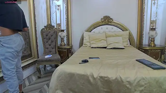 ZaraRoux online show from November 3, 2025, 7:59 pm