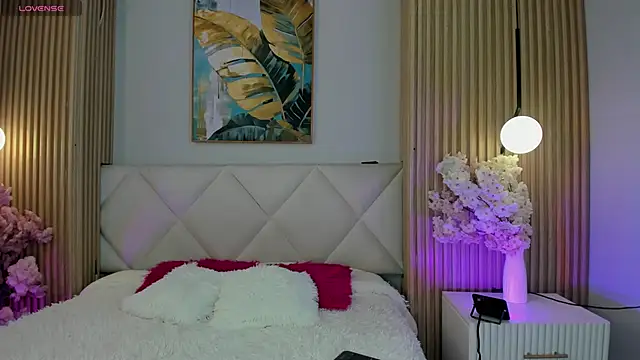 Mila Hank  online show from March 25, 2026, 12:11 pm