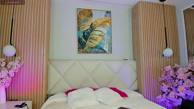 Mila Hank  online show from April 9, 2026, 12:10 pm