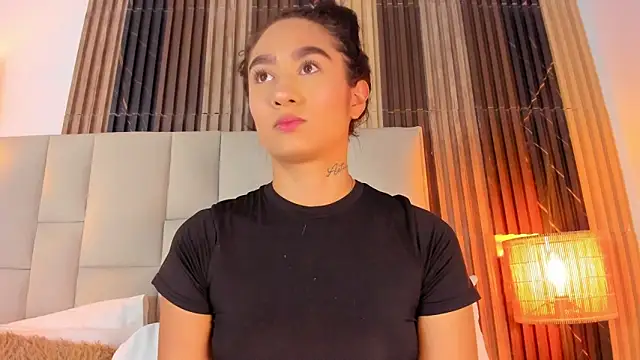 Nicolqueen  online show from April 16, 2026, 11:11 am