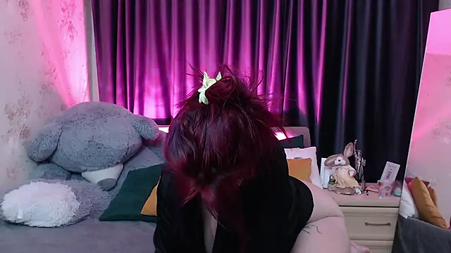 Nina Blum  online show from April 6, 2026, 6:25 am