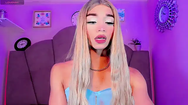 Nauthy girl online show from October 9, 2025, 12:36 pm