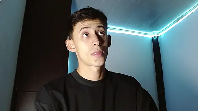 Snapshot of Emil_prl chatting on September 10, 2025, 7:25 pm Emil prl online show from September 10, 2025, 7:25 pm