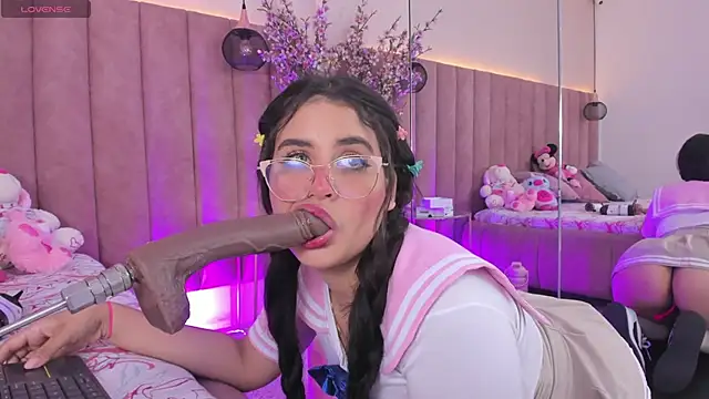 Snapshot of LizzyOlsen chatting on October 5, 2025, 7:34 pm LizzyOlsen online show from October 5, 2025, 7:34 pm