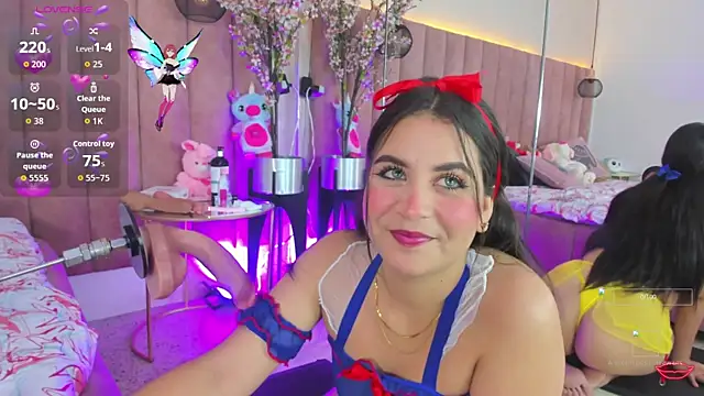 Snapshot of LizzyOlsen chatting on October 16, 2025, 7:26 pm LizzyOlsen online show from October 16, 2025, 7:26 pm