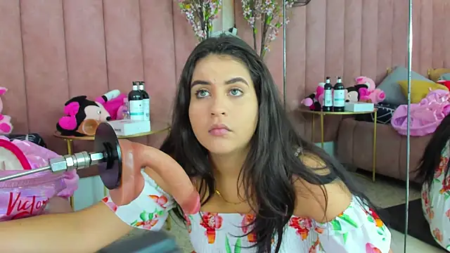 Snapshot of LizzyOlsen chatting on October 18, 2025, 9:26 pm LizzyOlsen online show from October 18, 2025, 9:26 pm