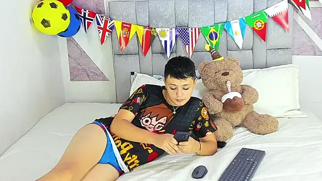 Snapshot of christopher_Hot chatting on June 24, 2026, 8:52 pm christopher Hot online show from June 24, 2026, 8:52 pm