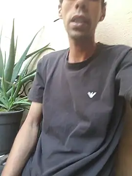 Dedede32 online show from November 10, 2025, 7:24 pm