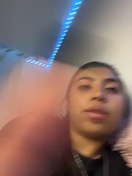 DianeSuns  online show from April 17, 2026, 3:53 am