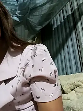 Snapshot of may-squirl chatting on October 19, 2025, 12:39 pm may-squirl online show from October 19, 2025, 12:39 pm