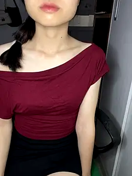 Snapshot of _Mon_23 chatting on November 18, 2025, 2:28 am Mon 23 online show from November 18, 2025, 2:28 am