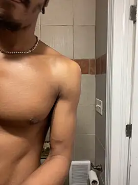 TRILLAHUNG online show from October 5, 2025, 2:37 pm