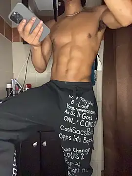 TRILLAHUNG online show from November 6, 2025, 9:21 am