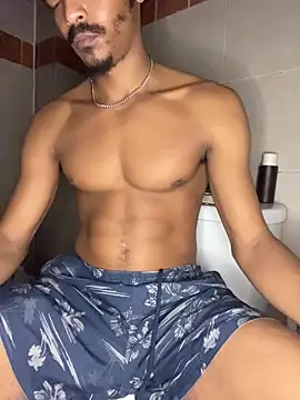 TRILLAHUNG online show from November 11, 2025, 2:44 am