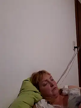 LiluLiluLilu online show from October 13, 2025, 8:53 pm