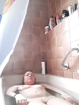 LiluLiluLilu online show from November 16, 2025, 1:39 pm