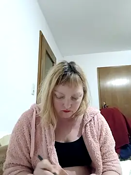 LiluLiluLilu online show from February 28, 2026, 5:36 pm