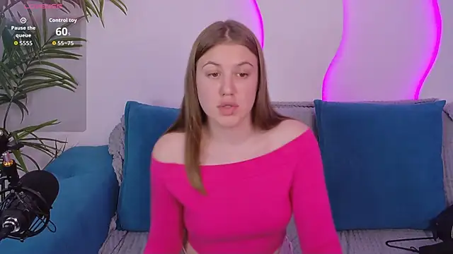 Snapshot of MelanieHenders chatting on September 24, 2025, 5:05 pm MelanieHenders online show from September 24, 2025, 5:05 pm