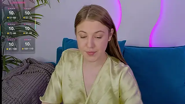 Snapshot of MelanieHenders chatting on October 3, 2025, 5:59 am MelanieHenders online show from October 3, 2025, 5:59 am