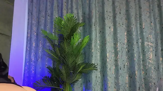 Snapshot of DeniseBlu chatting on September 20, 2025, 4:46 am DeniseBlu online show from September 20, 2025, 4:46 am