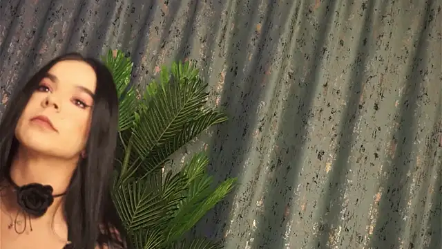 Snapshot of DeniseBlu chatting on October 4, 2025, 4:43 am DeniseBlu online show from October 4, 2025, 4:43 am