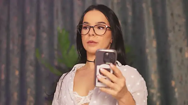 Snapshot of DeniseBlu chatting on October 13, 2025, 4:34 am DeniseBlu online show from October 13, 2025, 4:34 am