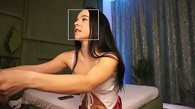 Snapshot of DeniseBlu chatting on November 3, 2025, 5:31 am DeniseBlu online show from November 3, 2025, 5:31 am