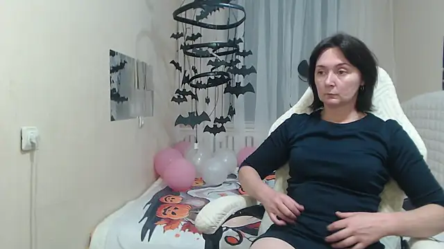 VivianGuchih online show from October 19, 2025, 11:55 am