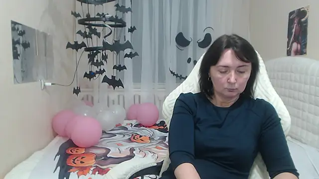 VivianGuchih online show from October 25, 2025, 7:16 am