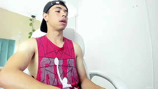 Muscle Scott online show from September 26, 2025, 12:09 pm