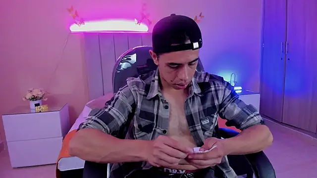 Muscle Scott online show from November 13, 2025, 12:59 pm