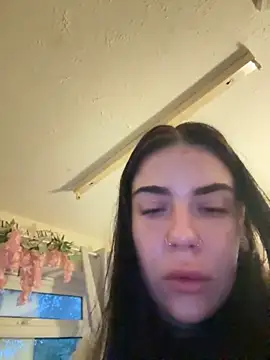 valentinalamont online show from October 13, 2025, 6:24 am