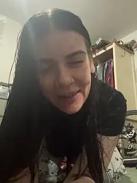 valentinalamont online show from January 5, 2026, 5:27 pm