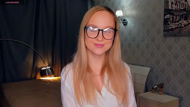 SoonMoor online show from November 15, 2025, 6:59 pm