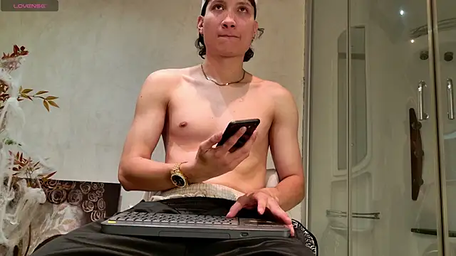 Snapshot of enzo_steel chatting on October 28, 2025, 2:26 am enzo steel online show from October 28, 2025, 2:26 am