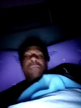 Snapshot of estrogeni chatting on March 3, 2026, 9:21 pm estrogeni online show from March 3, 2026, 9:21 pm